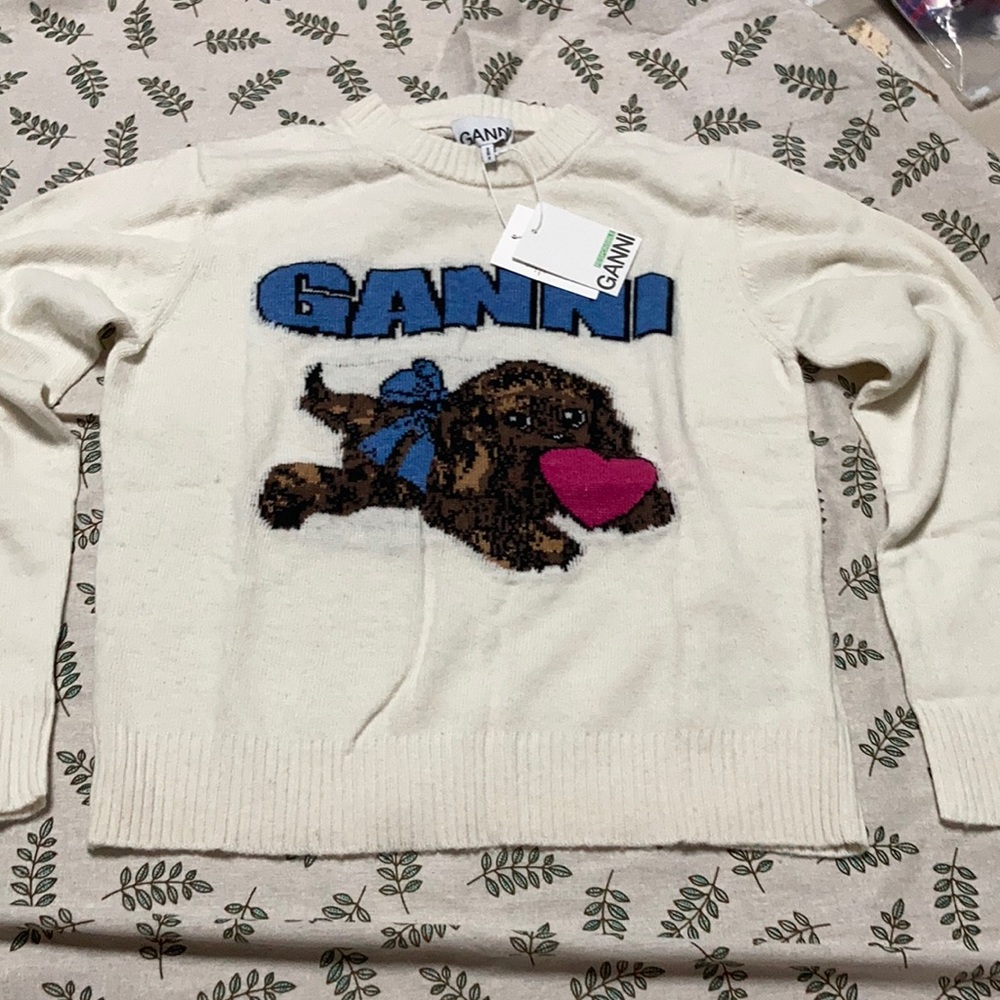 Women’s Ganni lovey Puppy wool sweater size large 
This sweater features a round
